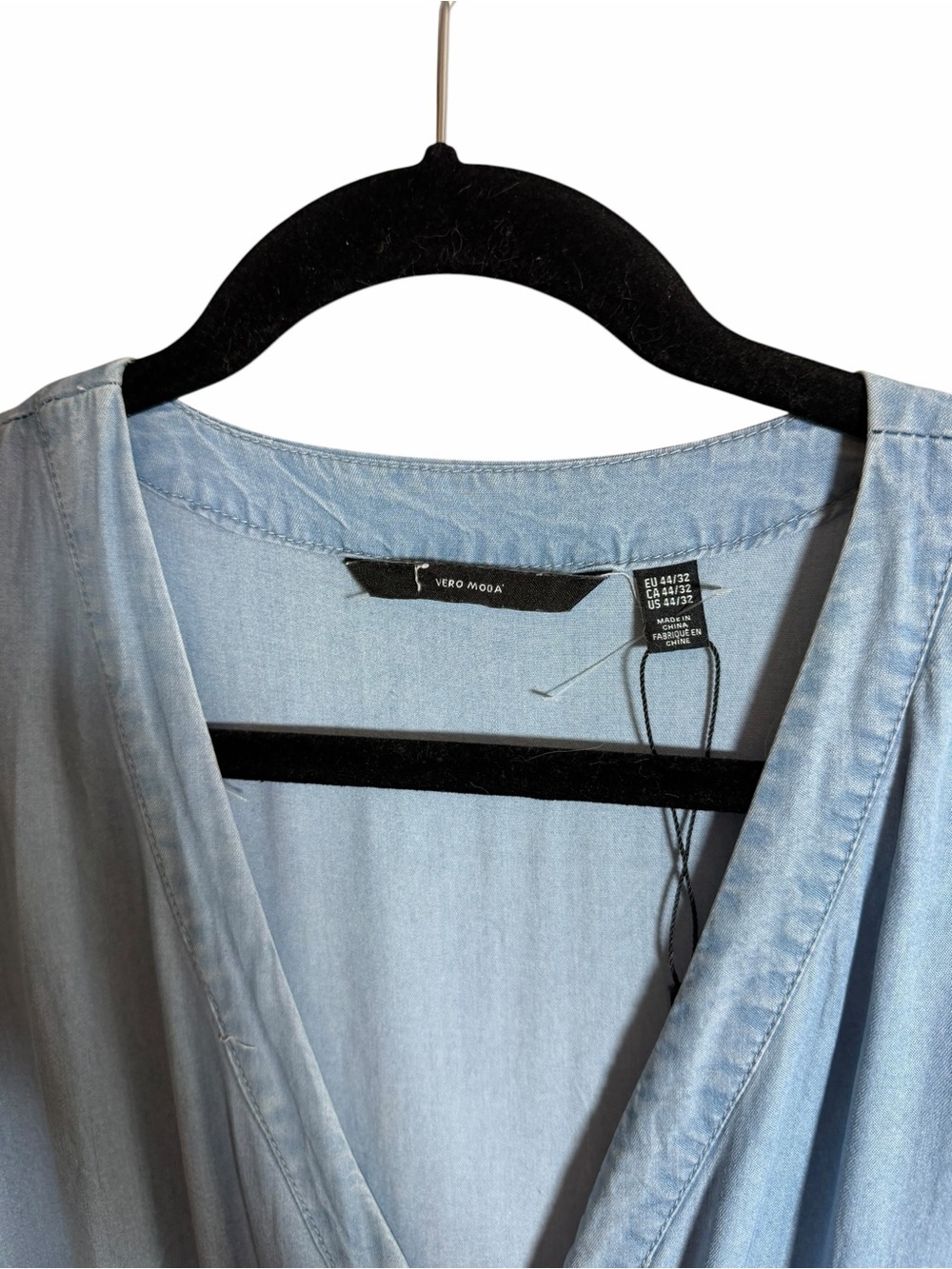 Vero Moda Light Blue V-Neck Button-Front Jumpsuit - Picture 6 of 6